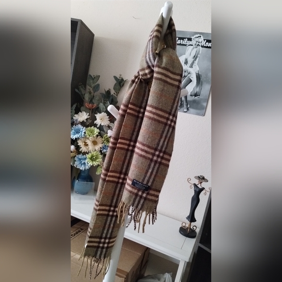 Burberry Scarf 100% Cashmere - Picture 6 of 8